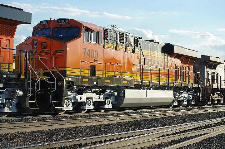 BNSF 7400 - ES44DC.jpg